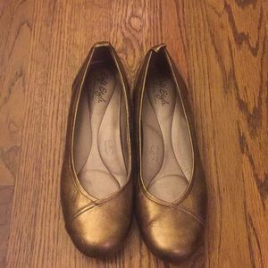 Hush Puppies Soft Style gold/bronze flats.